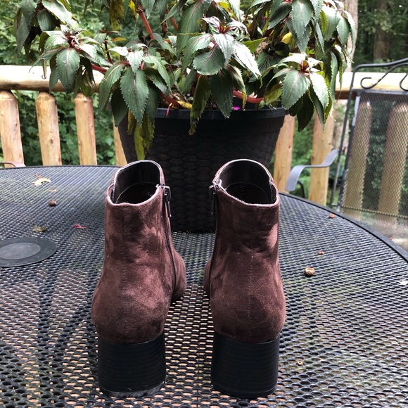 NWOT, Kelly & Katie Brown Suede Boots- Size 8 - Picture 8 of 16